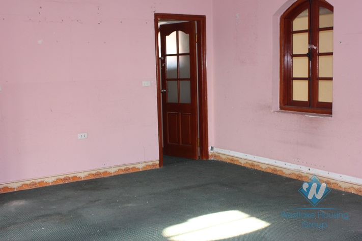 Unfurnished house available for rent in Nghi Tam street, Tay Ho, Hanoi